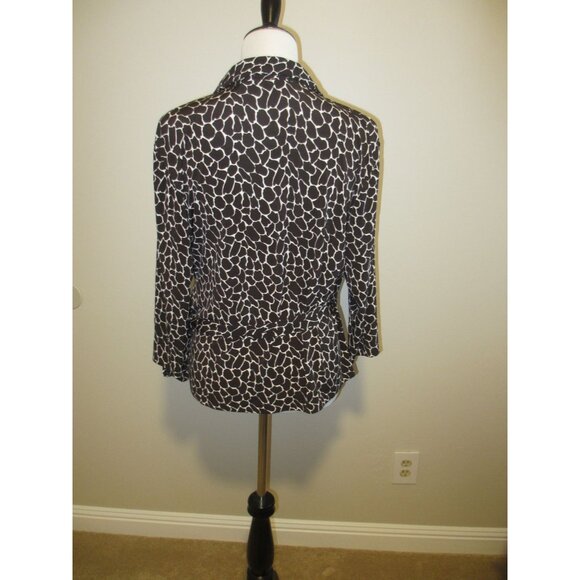 Chicos Black & White Animal Print Wrap Top Blouse Size 2 Polyester Spandex Long - Picture 2 of 6